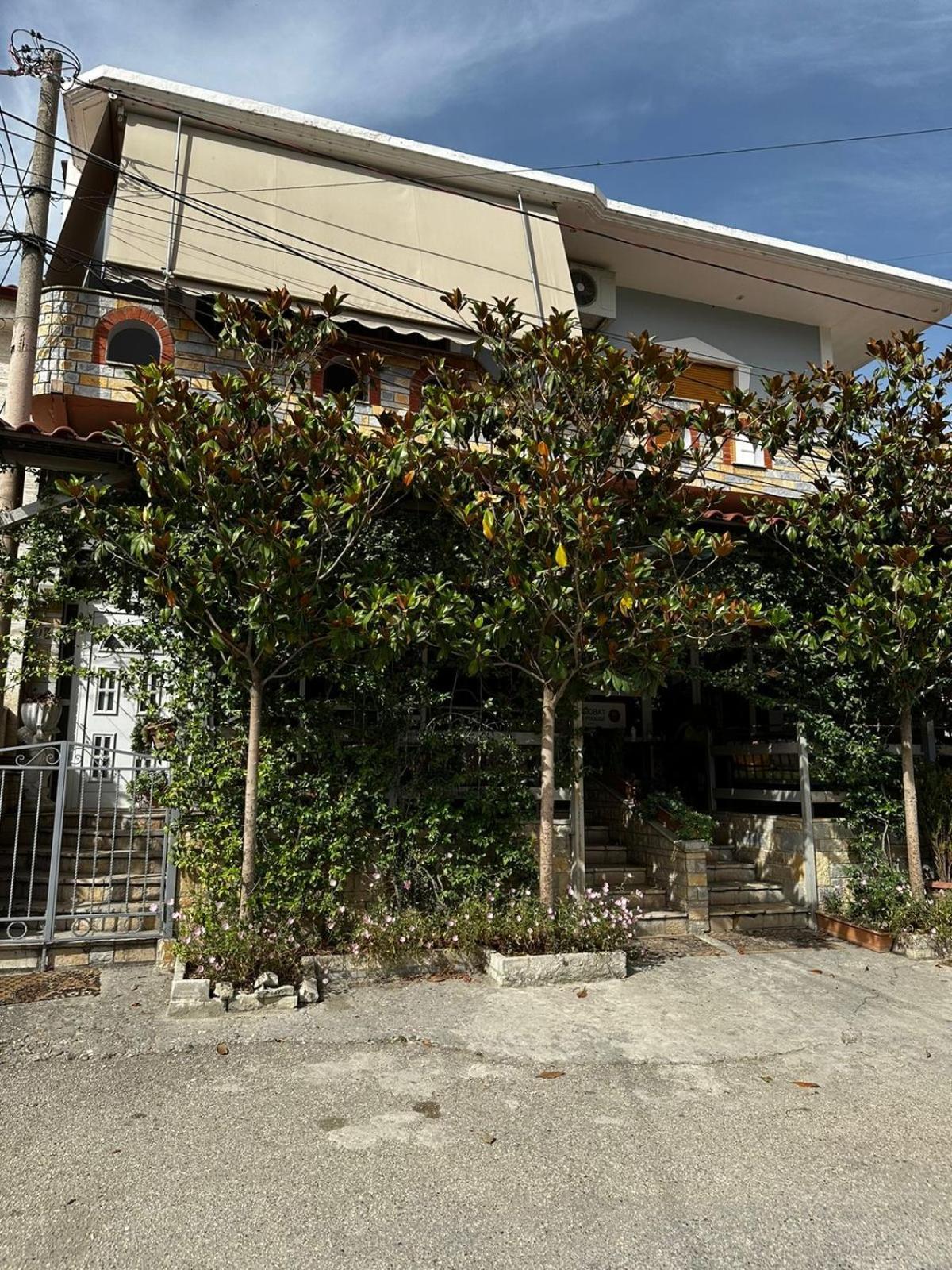 Guest House Adi Hoxha Berat Exterior photo