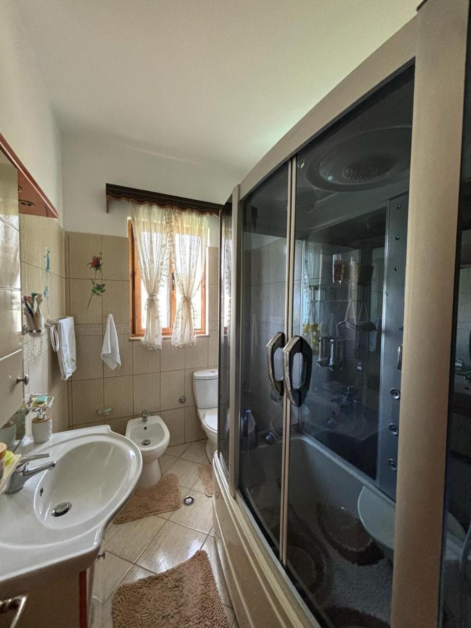 Guest House Adi Hoxha Berat Exterior photo