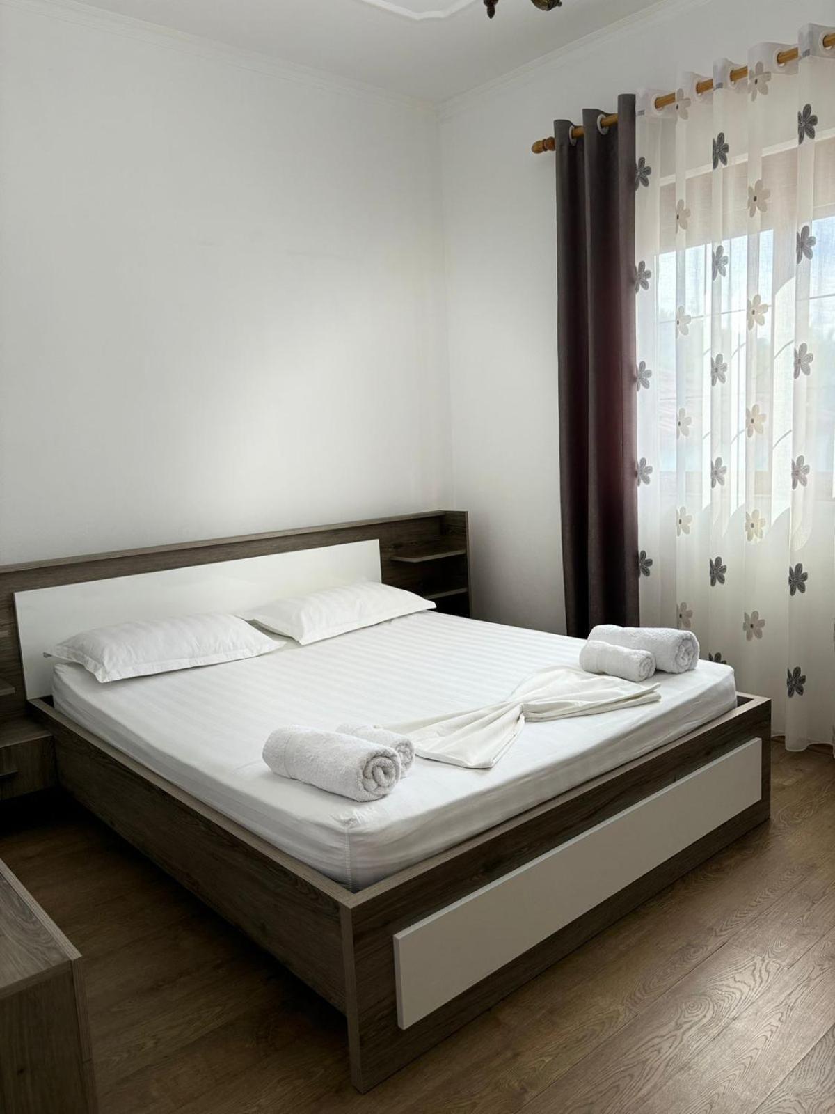 Guest House Adi Hoxha Berat Exterior photo